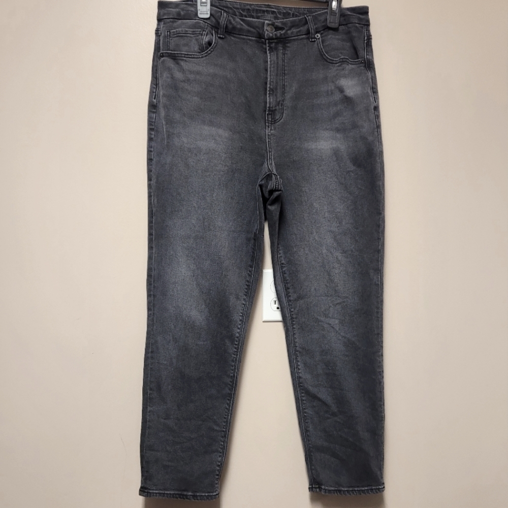 American Eagle High Rise Next Level Stretch Straight Leg Mom Jean Black 14